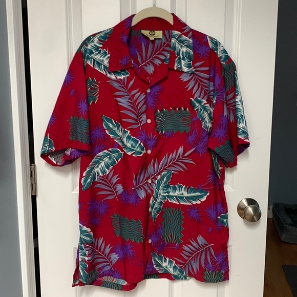 Classic Hawaiian Shirt with Floral Designs‎ - Picture 1 of 3